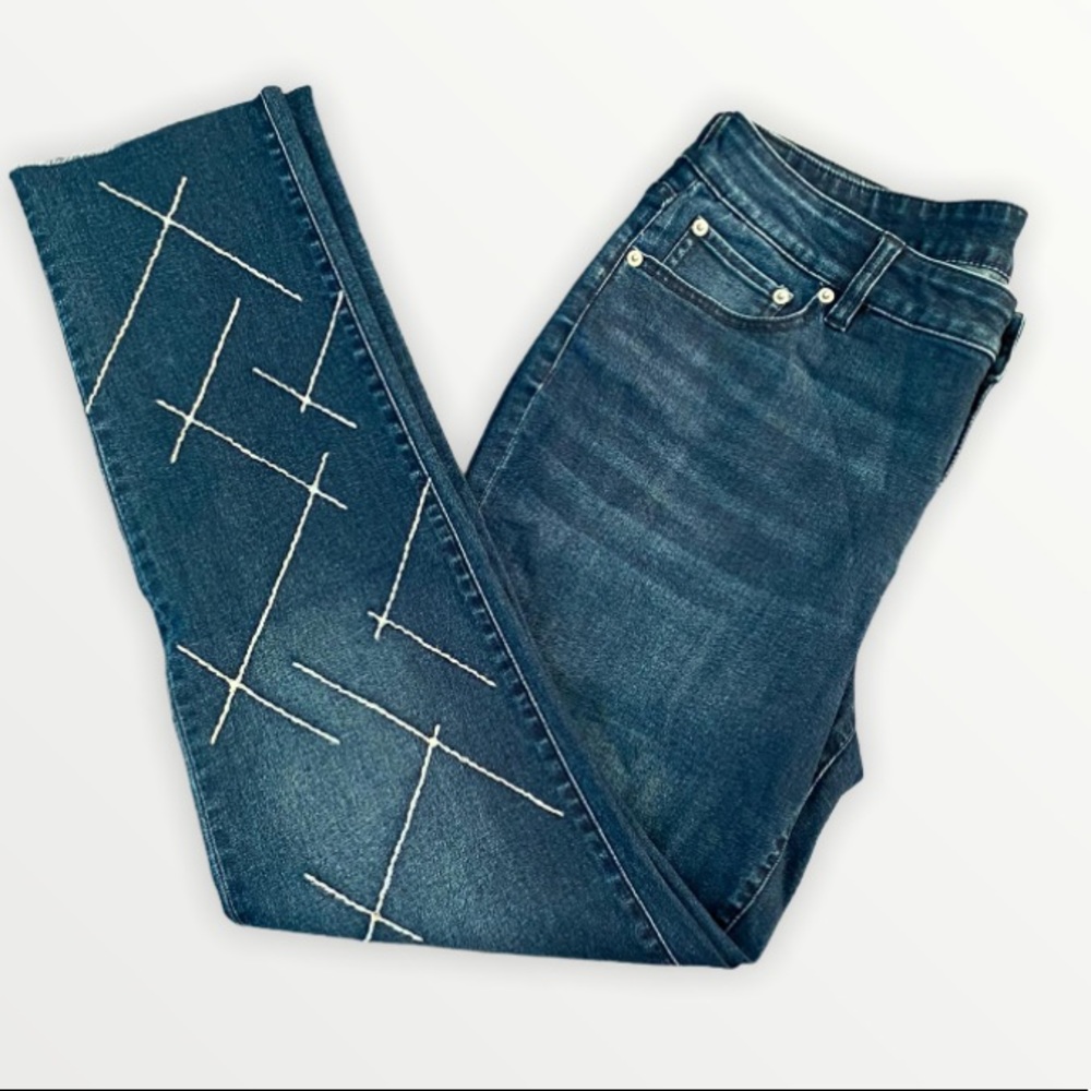 NWT Women Embroidered Jeans - Picture 1 of 5